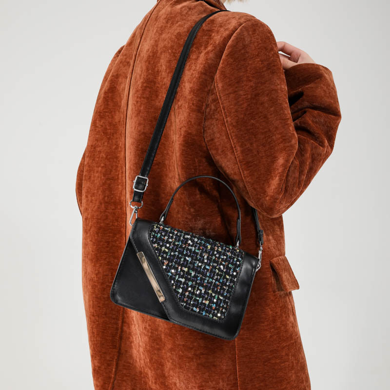 A trendy and stylish small square bag for women in the autumn of 2024, featuring a Korean style single-shoulder crossbody Specification drawing