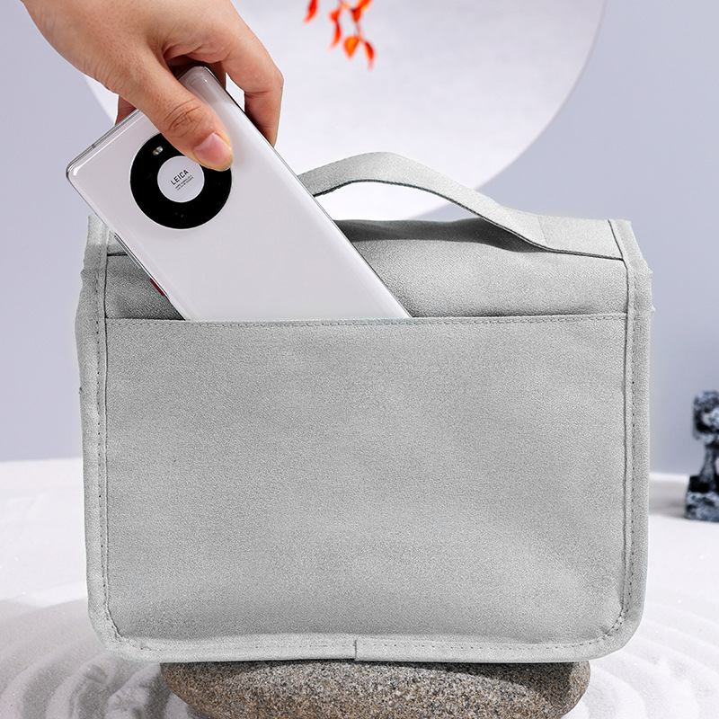 Wabi-sabi style visible hook toiletry bag, matte sun-washing travel toiletry bag, makeup bag, large capacity, high-end feel Application Scenario