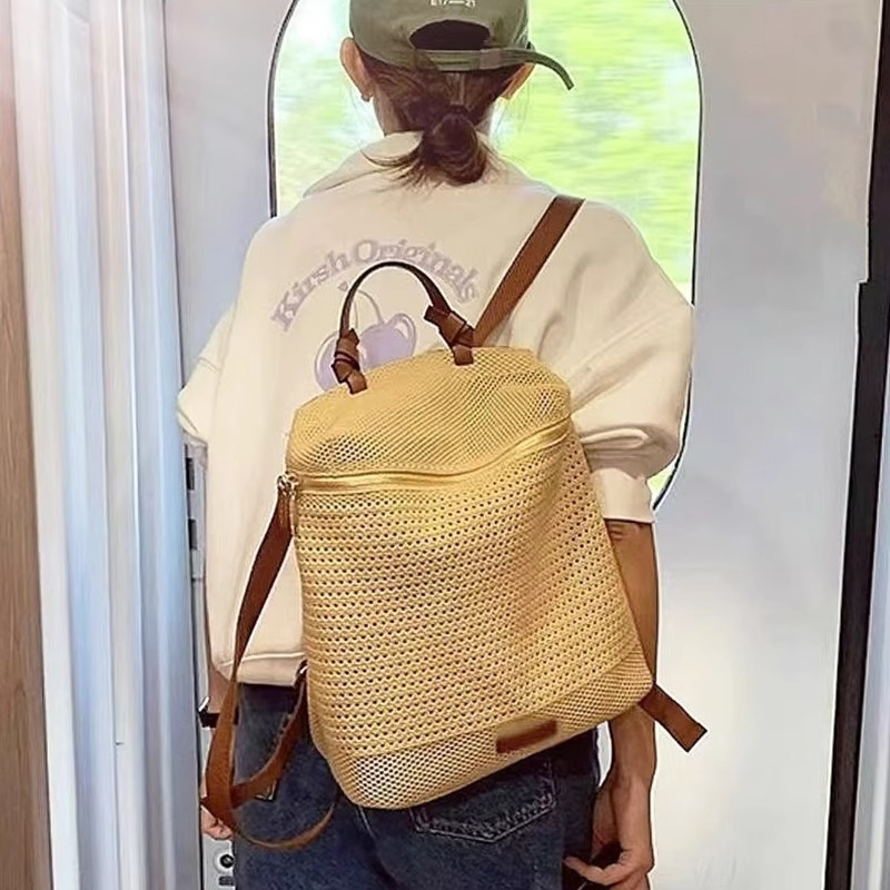 The high-capacity travel straw woven backpack for women, a new model of 2025, is a super popular and niche commuting backpack for women this year full figure