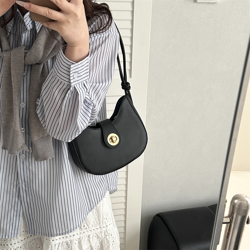 The 2025 new style of high-quality bag, a trendy and niche single-shoulder underarm crossbody bag, Spring ins dumpling bag details Picture
