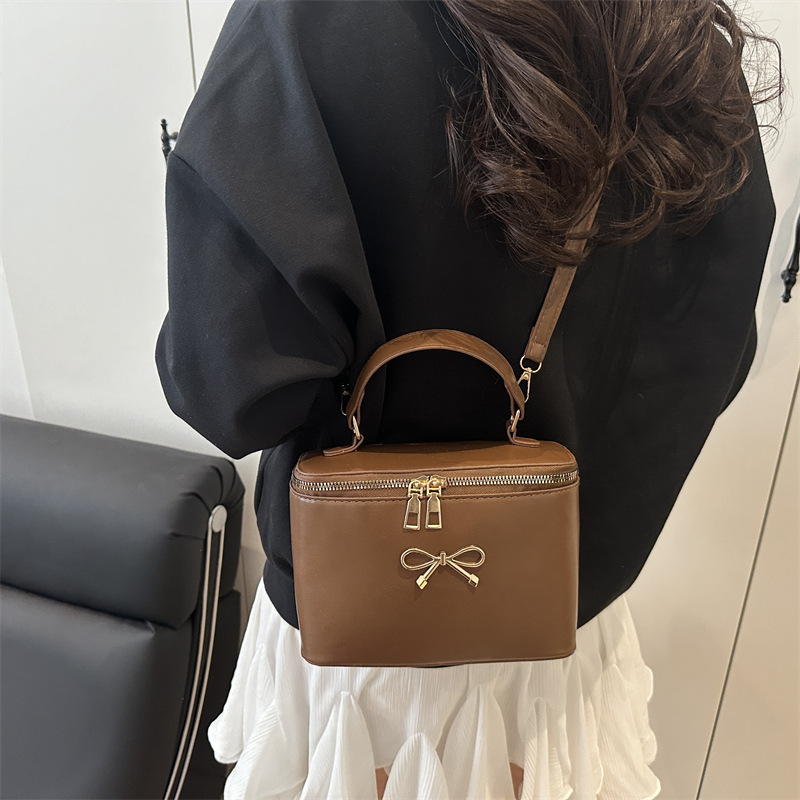 High-end single-shoulder small bag, crossbody bag, women's bag, styling bag, versatile red envelope, chain bag, mobile phone box bag Specification drawing