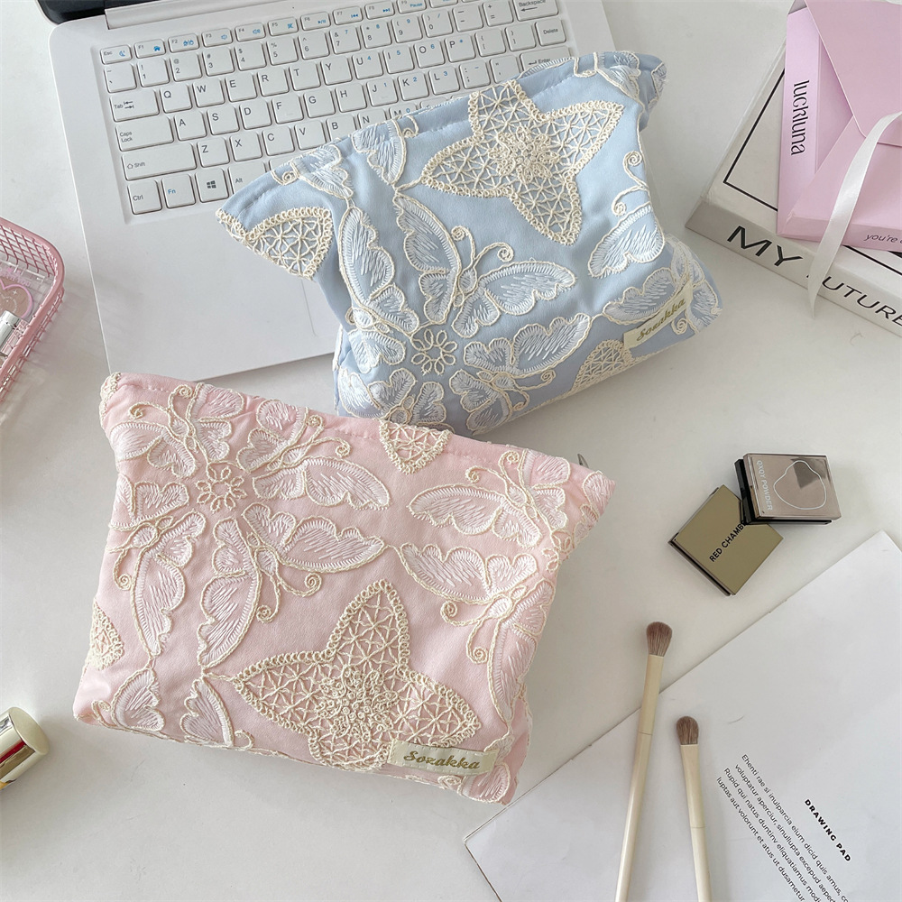 5747 Three-dimensional Butterfly Makeup Bag, Portable skin care Products Storage Bag, Travel Toiletry Bag, Small square Bag, Hand-held bag full figure