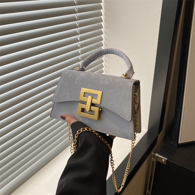 This year, the "Small Bag Women 2025" new trendy spring chain single-shoulder underarm bag is in vogue. It's a high-end and versatile single-shoulder bag full figure