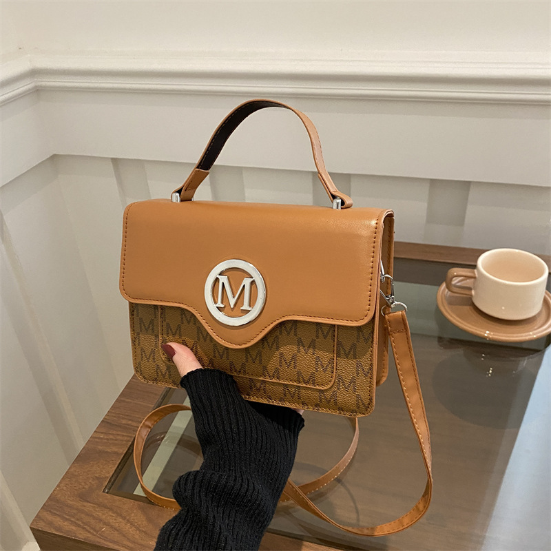 Cross-border spliced women's bag 2025 New style fashionable letter small square bag, simple and versatile, high-end quality women's bag full figure