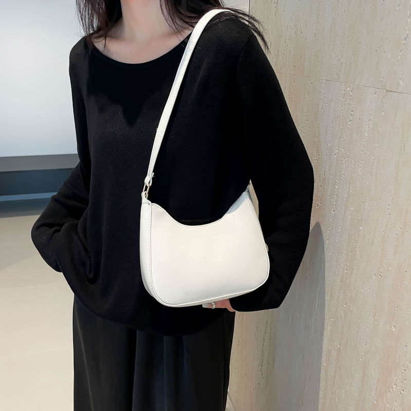 The 2024 new Hong Kong-style retro fashion handbag is stylish and stylish, with a single shoulder and armpit crescent-shaped bag Specification drawing