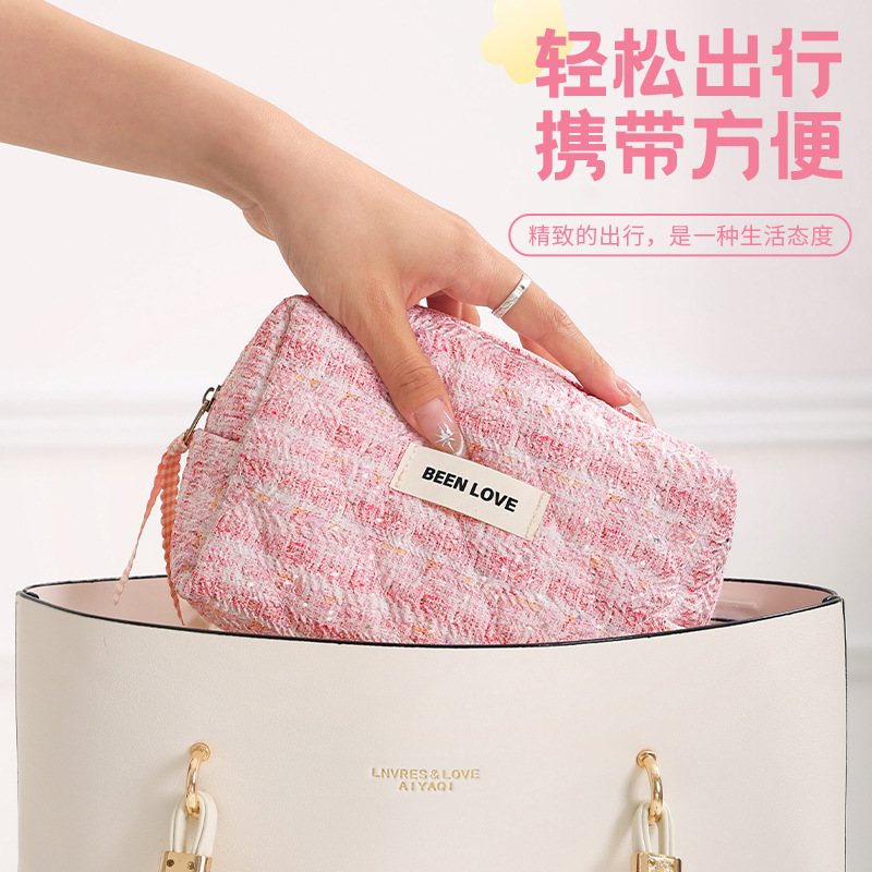 Runhui Bags' new Embroidered Dream Octagonal makeup bag, travel cosmetics storage bag, makeup bag with large capacity and a high-end feel Application Scenario