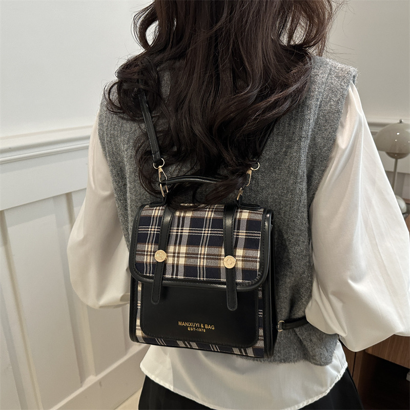 Retro color-blocking fashion student bag 2025 new trendy casual backpack, checkered trendy texture stylish women's bag details Picture