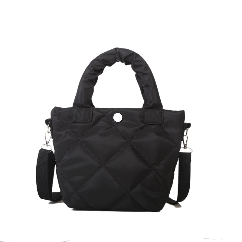 Embroidered thread bag for women 2024 New style, fashionable large-capacity single-shoulder bag, stylish and versatile pleated hand-held crossbody bucket bag Item Picture