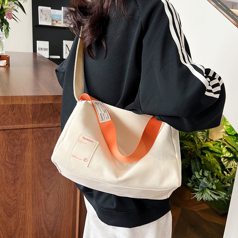 The new corduroy fashionable, versatile, simple and large-capacity handbag is a single-shoulder crossbody bag for daily commuters details Picture