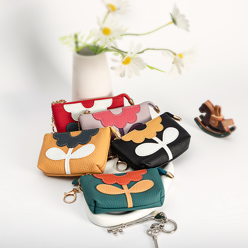 Japanese and Korean creative coin purse coin bag, top layer cowhide keychain card case, genuine leather mini flower color-blocking red envelope details Picture