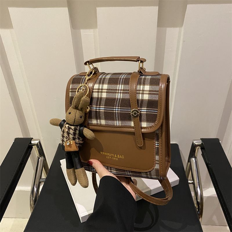Retro color-blocking fashion student bag 2025 new trendy casual backpack, checkered trendy texture stylish women's bag full figure