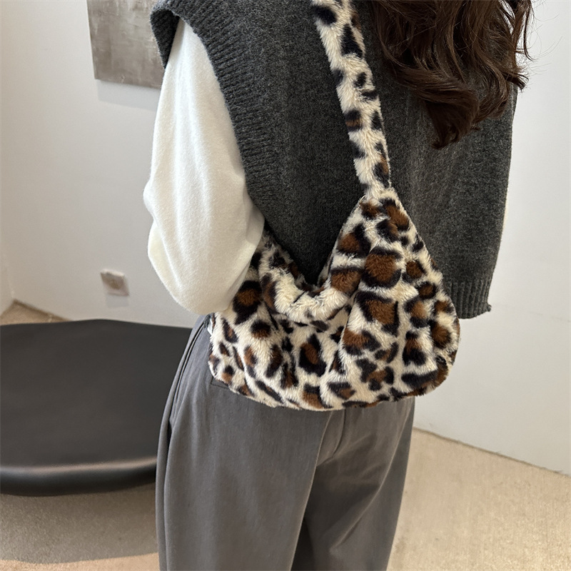 Underarm single-shoulder bag 2024 new style fashionable hand-held shoulder bag, stylish and hot girl leopard print ins women's bag, plush bag Specification drawing