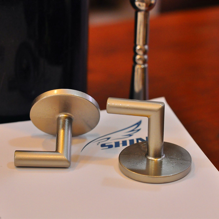【 Yonghao Hardware 】 Factory direct sales, cross-border supply, direct sales of aluminum alloy small right-angle curtain hooks and wall hooks in stock Application Scenario