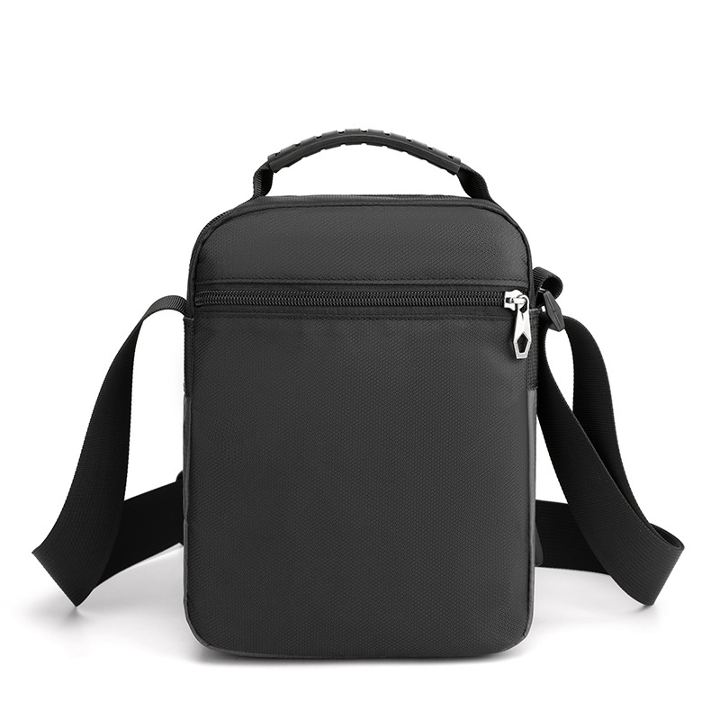 New men's casual single-shoulder bag, large-capacity crossbody bag, commuting bag for going out, men's bag, fashionable sports crossbody bag Application Scenario
