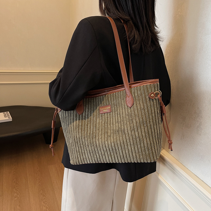 Retro patchwork texture high-end large-capacity commuter bag, fashionable tote bag, 2024 new style versatile shoulder bag Specification drawing
