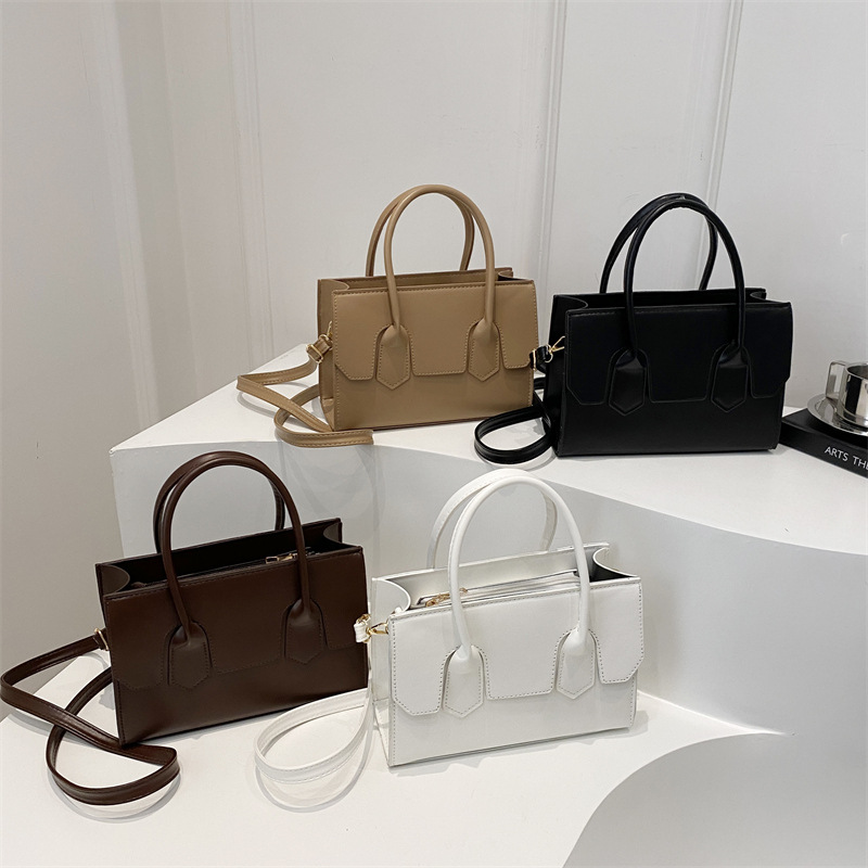 Fashionable and elegant commuter bag for women, new winter 2024 handbag, simple and individual single-shoulder crossbody bag Application Scenario