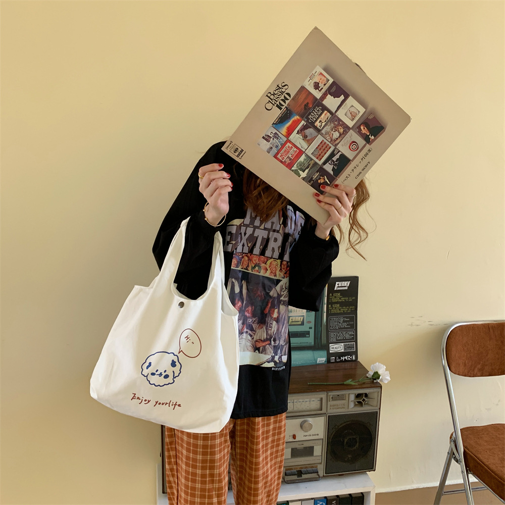 07241 Lazy cartoon printed vest bag, simple large-capacity canvas bag, student class bag, shopping bag for shopping Application Scenario