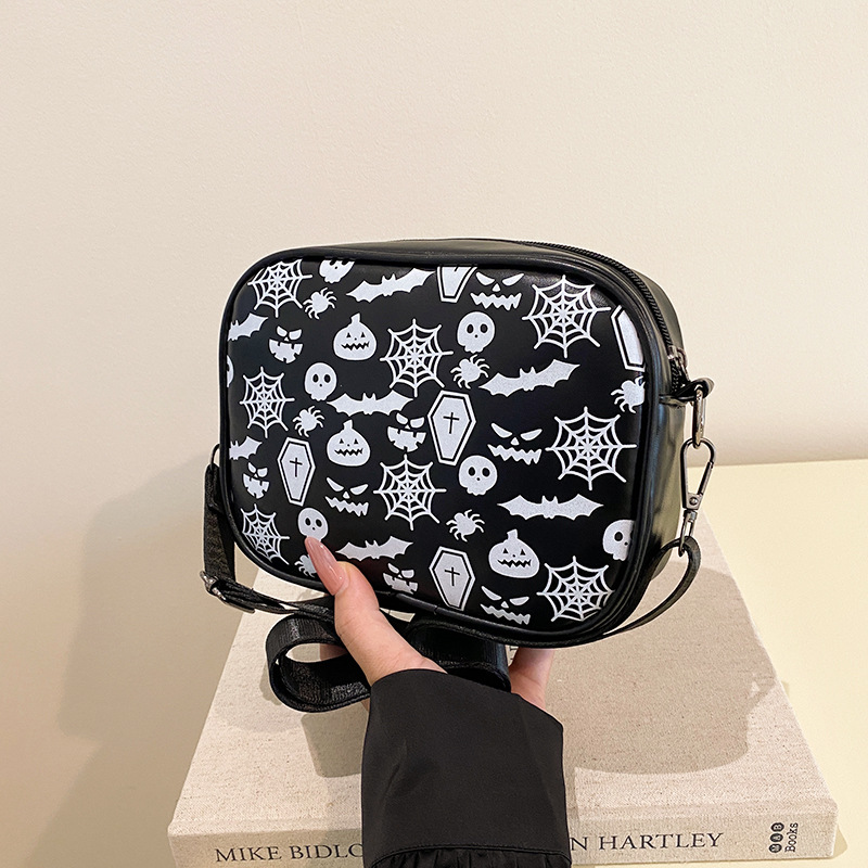 A unique single-shoulder bag with a distinctive design for the autumn of 2024, featuring a popular Korean Halloween skull pattern small square bag full figure