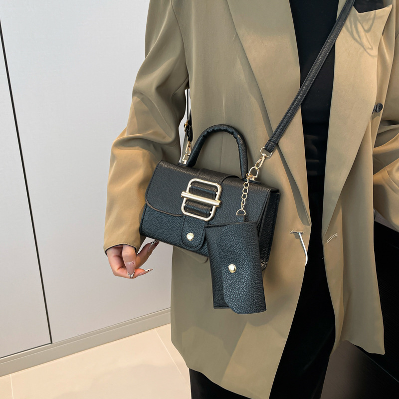 This year's popular fashion: The new Spring/Summer 2025 collection of bags for women, featuring a unique and elegant style, is a versatile single-shoulder crossbody bag Specification drawing
