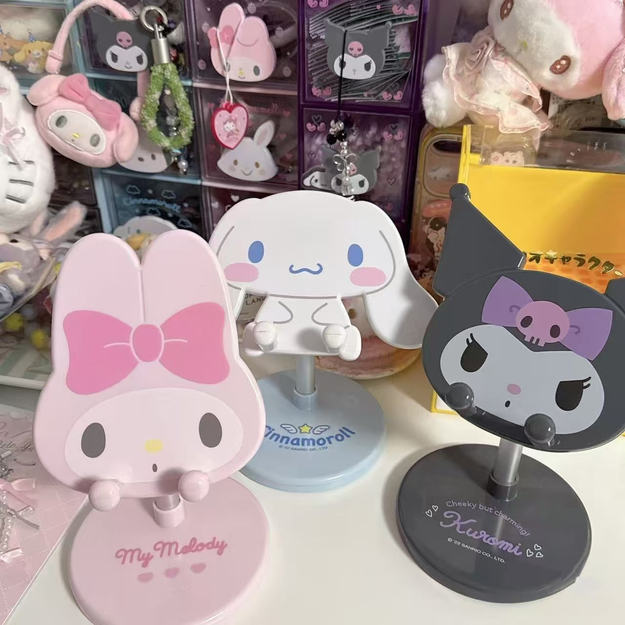 Sanrio Melatti Cinnamon Dog Kumi mobile phone Stand adjustable lazy person telescopic support frame from Japan Application Scenario
