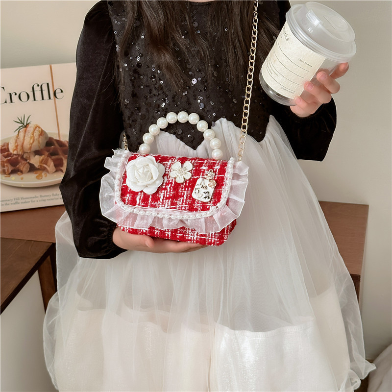 New Year's style small chanel-style bag for girls, stylish red New Year greeting bag for girls, princess pearl hand-carried accessory small bag details Picture