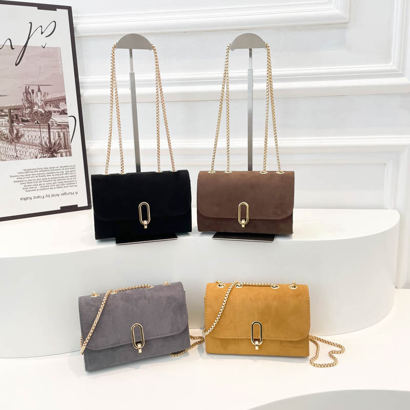 This year, chain bags, women's retro crossbody bags, small square bags, and the new spring 2025 fashionable and simple single-shoulder bags are all in vogue Application Scenario