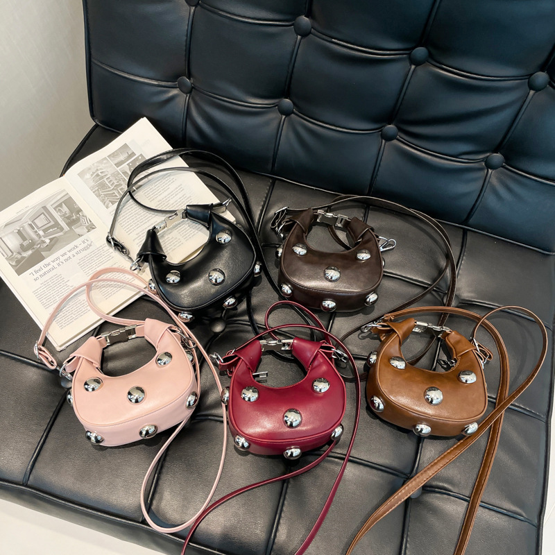 Women's bag 2025 new style European and American fashion retro willow stud mini crescent bag, niche parent-child crossbody bag, key case Application Scenario