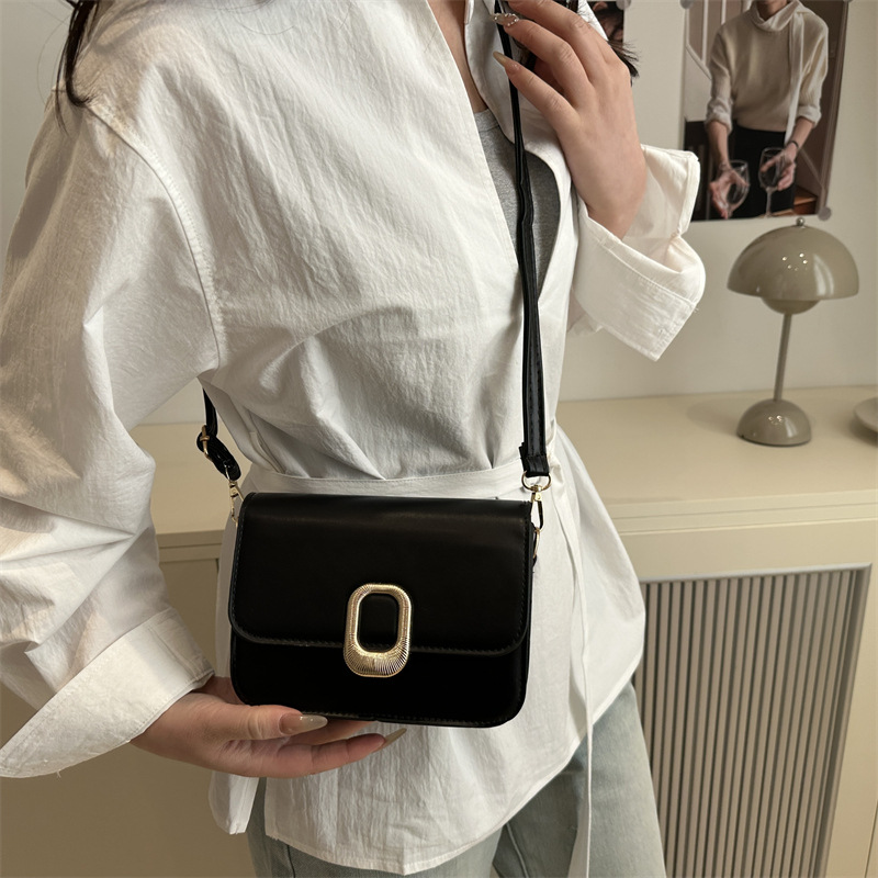 The 2025 new simple and trendy small square bag, a high-end commuting single-shoulder bag, and a lady's elegant crossbody bag details Picture