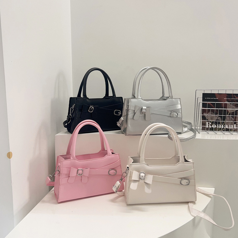 High-end niche bag for women, versatile for spring and summer, 2025 new fashionable crossbody bag for women to carry to work, small square bag Application Scenario