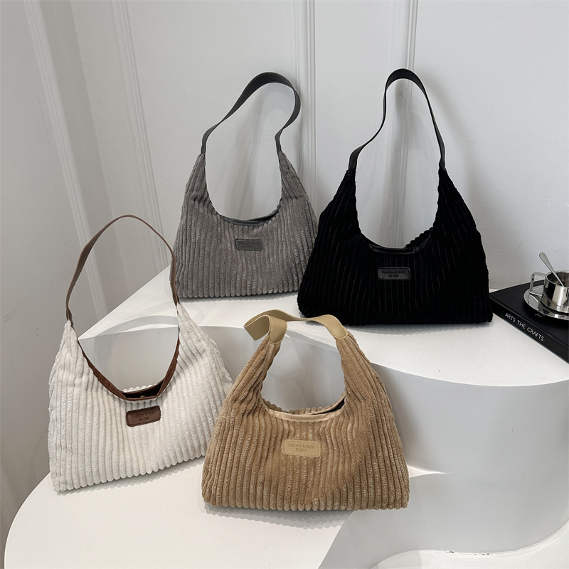 Cross-border down bag, women's large-capacity single-shoulder bag, fashionable and casual underarm fabric bag, new pleated tote bag for women Application Scenario