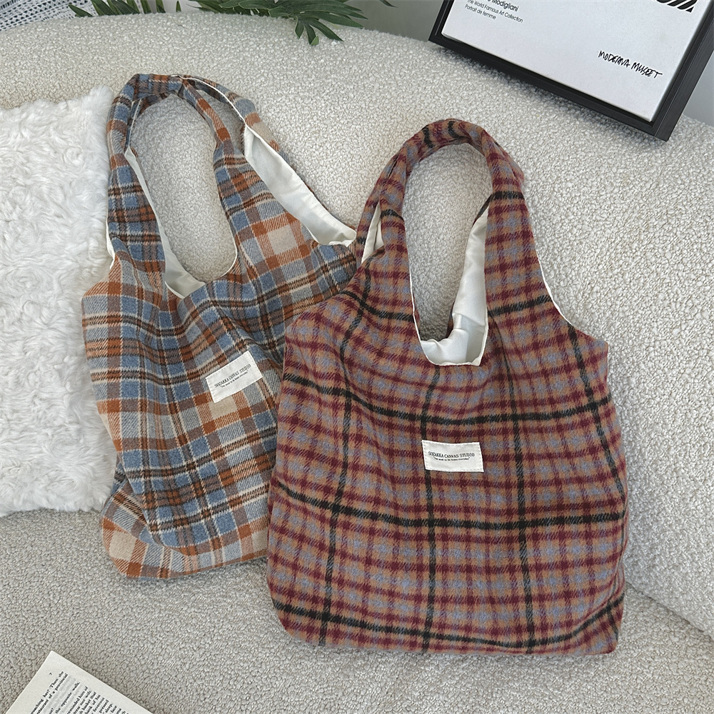 410262 Fashionable and versatile woolen retro checkered single-shoulder fabric bag for women's casual autumn and winter portable commuting vest bag full figure