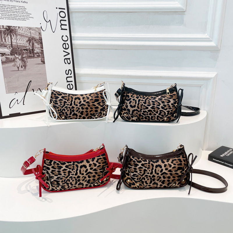 Leopard print retro pleated bow 2025 new trendy, fashionable and individual single-shoulder crossbody underarm women's bag Application Scenario