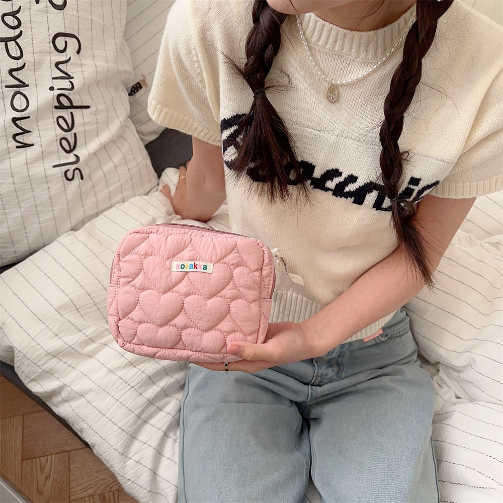 43291 InS-style heart-shaped makeup bag, portable storage bag, wallet, portable inner bag, clutch bag, toiletry bag details Picture