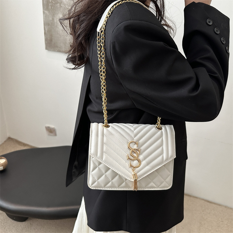 Fashionable and versatile 2025 new Spring versatile and stylish. This year's popular commuting and casual chain bag, single-shoulder crossbody bag details Picture