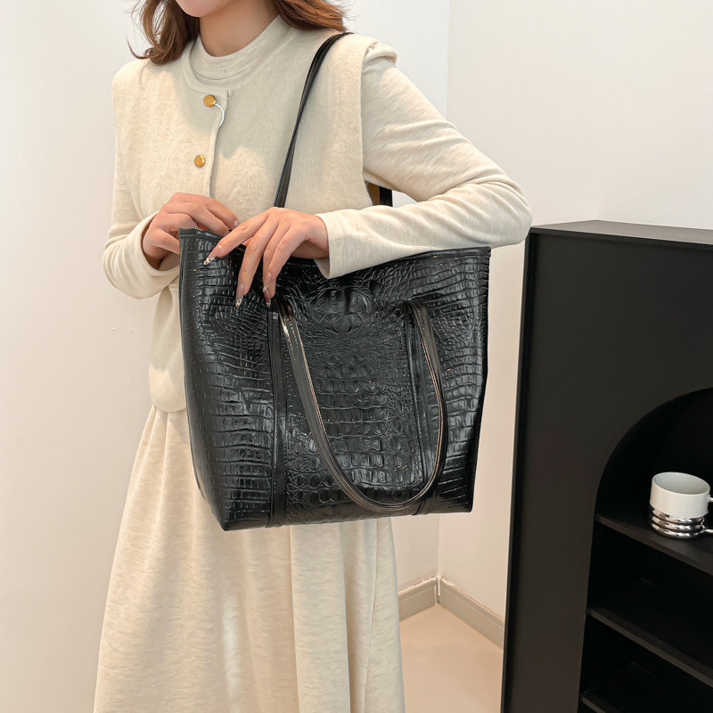 Korean women's bag 2025 New style simple and versatile crocodile pattern cross-border large bag, fashionable and casual hand-held shoulder bag Specification drawing