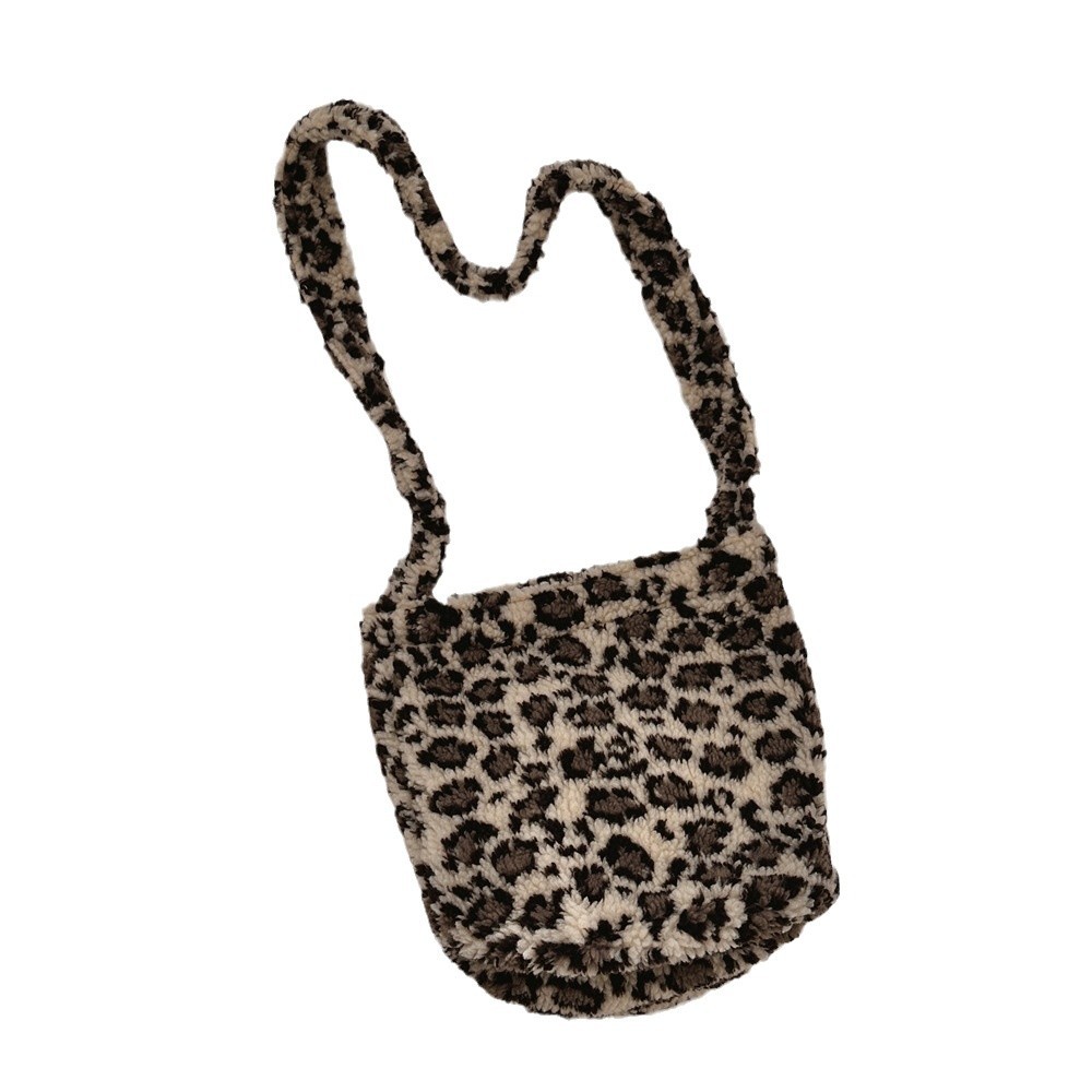 410241 Autumn/Winter Edition Korean style leopard print woolen underarm bag, women's bucket bag, large-capacity single-shoulder bag Item Picture