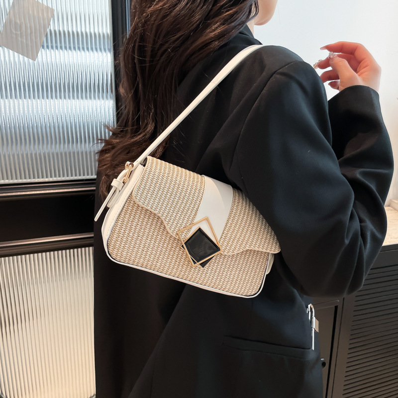 The 2025 new trendy and stylish single-shoulder underarm bag, simple and fashionable commuting small square bag, simple and casual crossbody bag for women details Picture