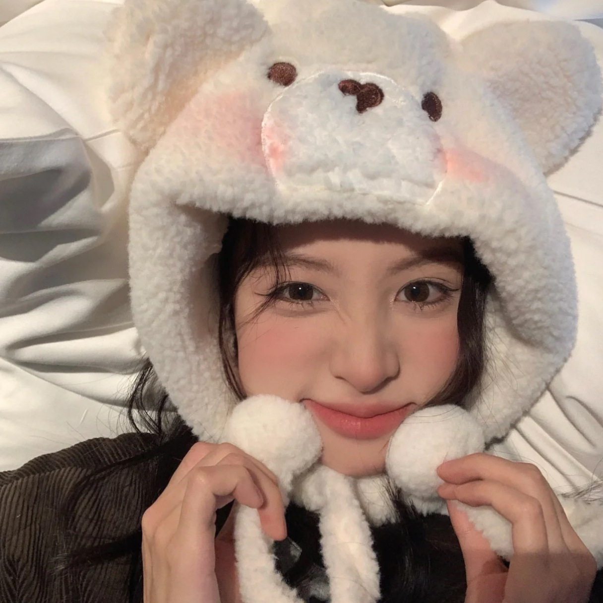 Cute blush little bear Qiuqiu hat, warm and thick for autumn and winter, girlish plush windproof hat, cute pullover hat details Picture