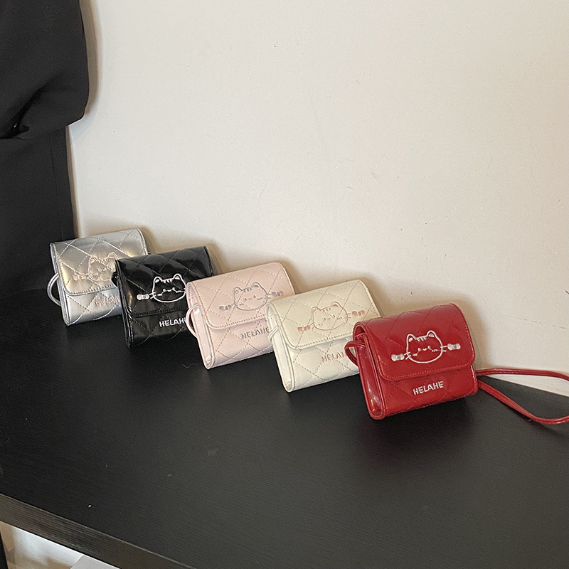 High-end mini crossbody bag for women in summer, red envelope embroidery, cute cat chain bag, girls' coin purse wholesale full figure