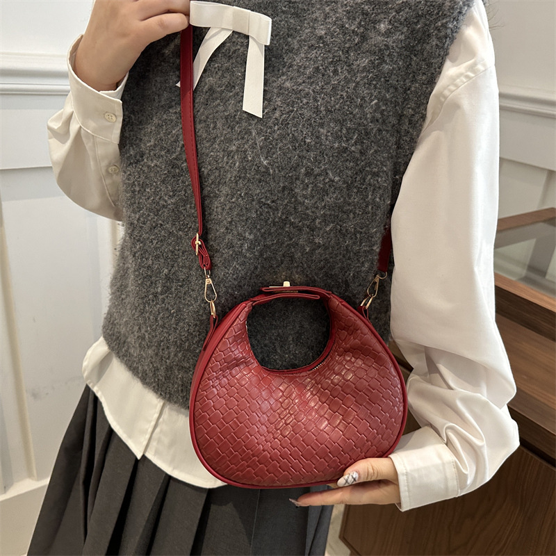 Spring 2025 new large-capacity crossbody single-shoulder hand-held women's bag, a simple and elegant European and American retro woven pattern bag details Picture