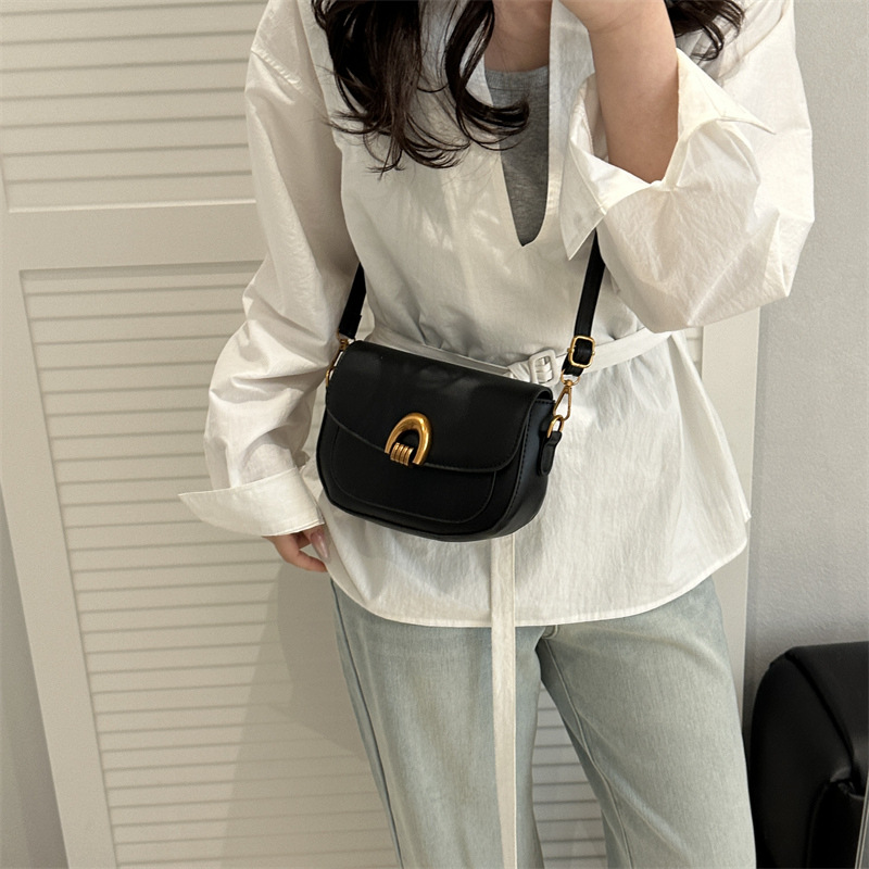 Retro niche underarm bag for women, new Spring 2025 trendy and fashionable saddle bag, simple single-shoulder crossbody bag Specification drawing