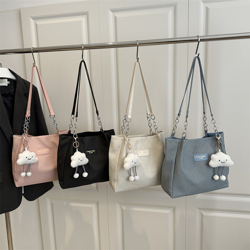 The 2025 new large-capacity student commuting bag, hand-held canvas tote bag, versatile, casual and artistic single-shoulder crossbody bag Application Scenario