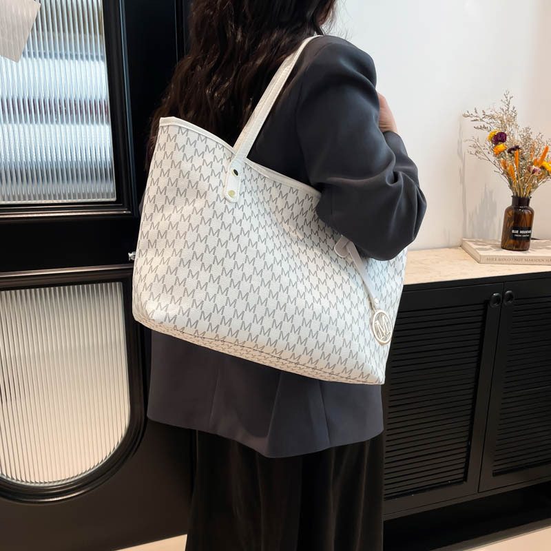 Niche women's bags, single-shoulder bags, large-capacity commuter bags, 2025 fashionable new large bags, personalized hand-held tote bags details Picture