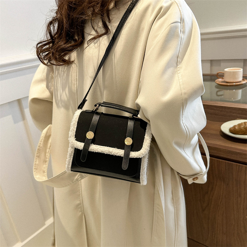 The Maomao patchwork bag is a retro and simple solid-color commuter women's bag for 2024, a new casual and retro women's hand-held shoulder bag details Picture