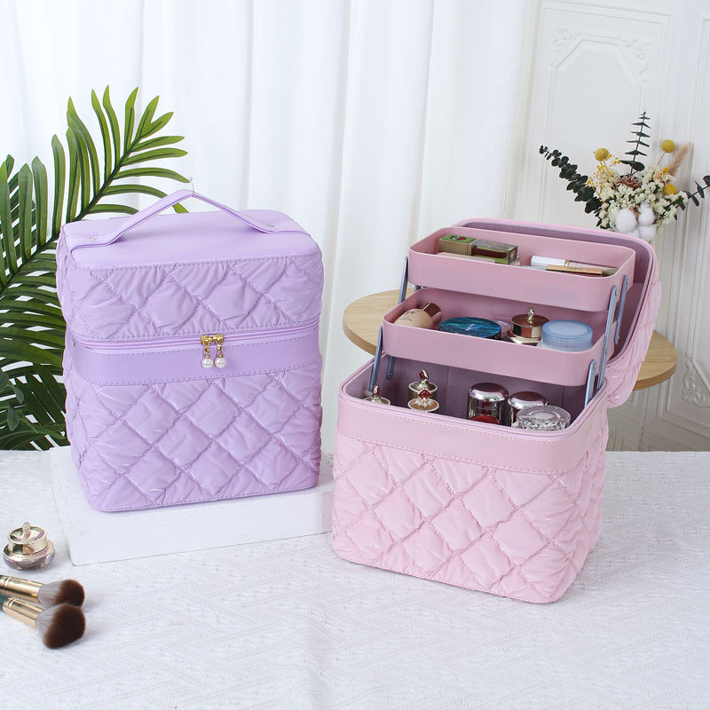 Large-capacity cosmetic bags, handbags, portable cosmetic boxes, cosmetic desktop storage boxes, and high-end souvenir bags full figure