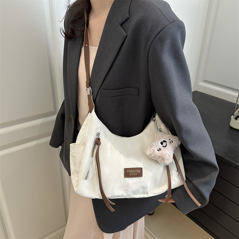 Maillard Fashion Commuter Bag Women 2025 New Spring Casual, Versatile, Retro, large-capacity single-shoulder crossbody bag Application Scenario