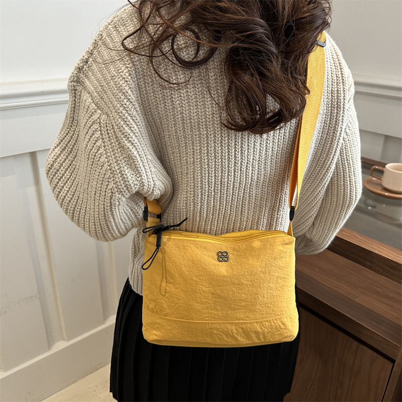 Cross-border casual sporty style bag, versatile and fashionable single-shoulder bag, knitted wide shoulder strap, trendy crossbody bag Specification drawing