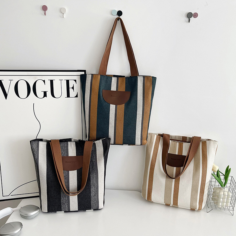 Cross-border fashion striped printed bucket cloth bag 2025 New style color-blocking versatile hand-held cloth pocket single-shoulder bag Application Scenario