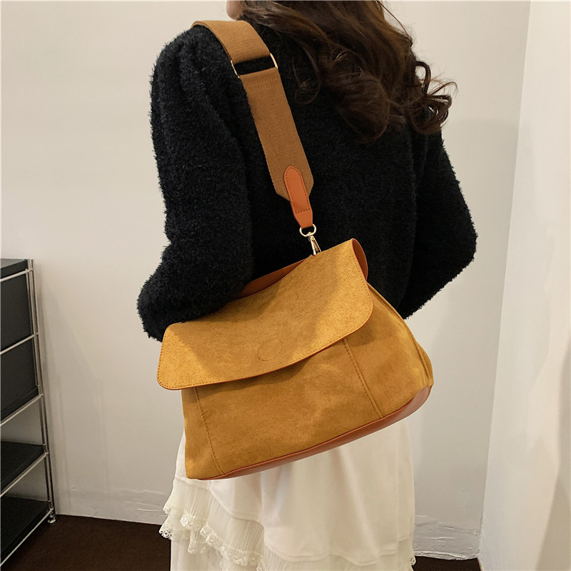 A new cross-border trendy crossbody bag from Japan and South Korea, a deerskin velvet women's bag, a versatile commuting bag, and a single-shoulder handbag Specification drawing