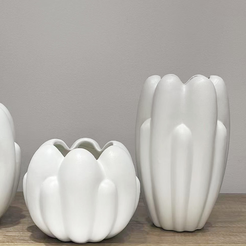 Creative new minimalist white ceramic vase, artistic decorative item, flower vase, hotel entrance table flower vase Specification image